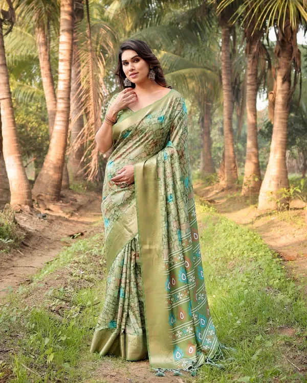 Elegant_Light_Green_Tussar_Silk_Saree_with_Zari_Motif_Border_and_Contemporary_Checkered_Pallu_Design