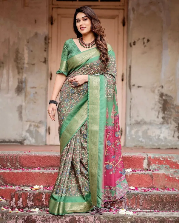 Emerald_Green_&_Magenta_Tussar_Silk_Saree_with_Zari_Weave_and_Tassel_Finish