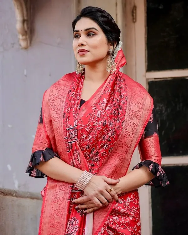 Fiery_Red_Tussar_Silk_Saree_with_Ornamental_Motifs_and_Detailed_Zari_Pallu