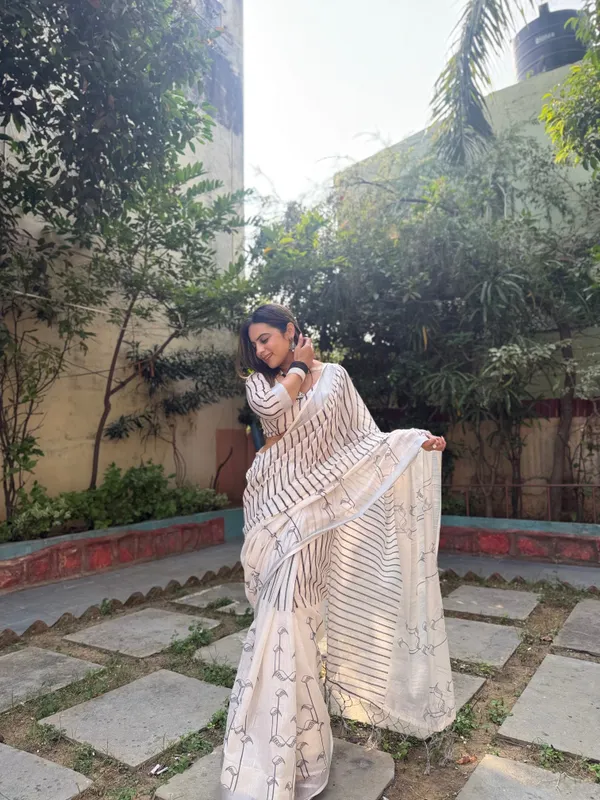 Elegant_Off-White_Pure_Linen_Digital_Printed_Saree_with_Striped_Design_and_Unique_Black_Motif_Pallu_?????????_Comes_with_Blouse_Piece_and_Tassels