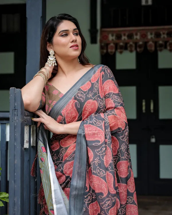 Charcoal_Black_Pure_Cotton_Linen_Saree_with_Leafy_Paisley_Print,_Blouse,_and_Tassel_Detailing