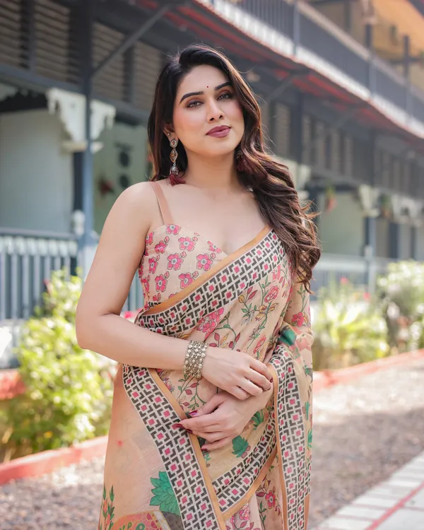 Beige_Handloom_Cotton-Linen_Saree_with_Elephant_Motifs_and_Geometric_Border_Design