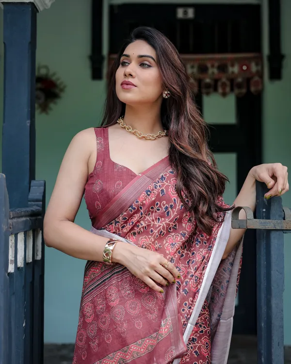 Rust_Red_Pure_Cotton_Linen_Saree_with_Floral_Block_Print,_Blouse,_and_Tassel_Detailing