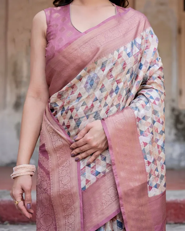 Beige_and_Pink_Geometric_Print_Banarasi_Silk_Saree_with_Zari_Weave_and_Tassel-Embellished_Pallu