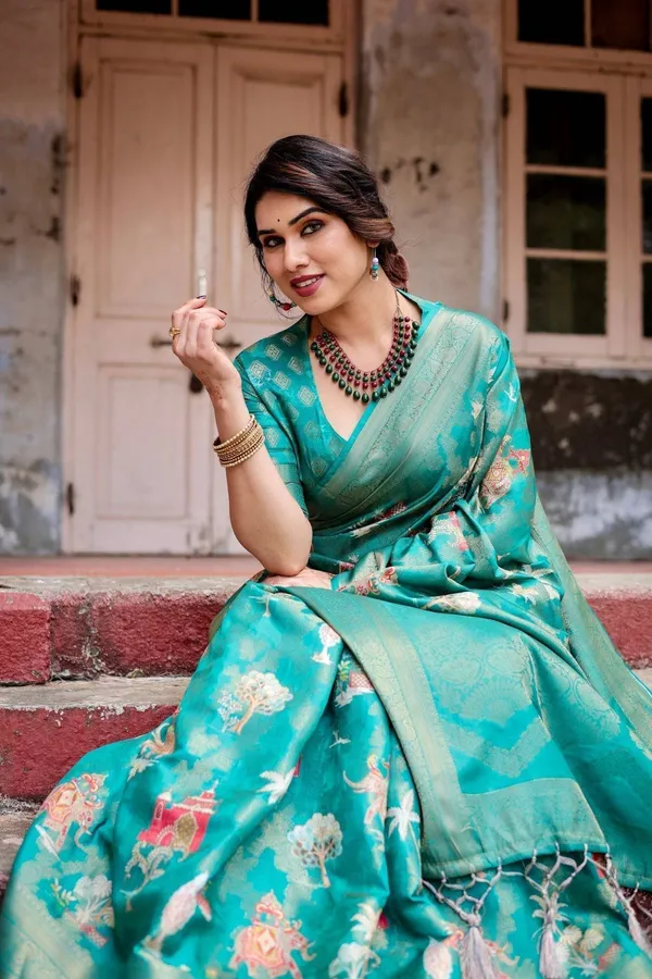 Elegant_Teal_Green_Banarasi_Silk_Saree_with_Intricate_Zari_Weaving_and_Tassels