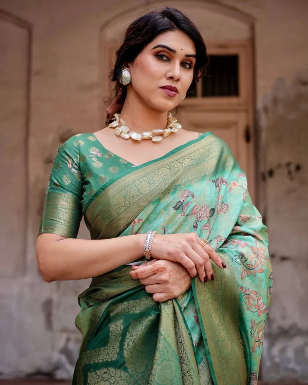 Graceful_Green_Banarasi_Silk_Saree_with_Intricate_Floral_and_Elephant_Weaves