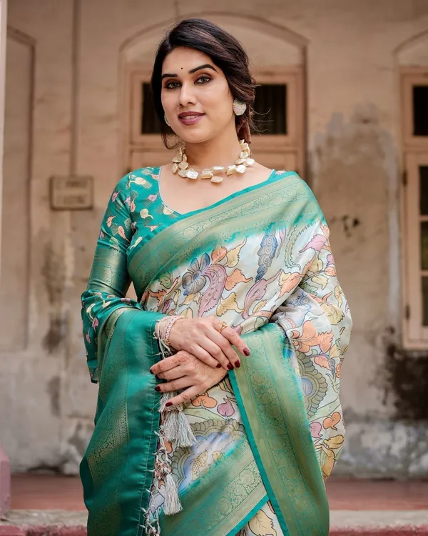 Graceful_Green_Banarasi_Silk_Saree_with_Vibrant_Motifs_and_Zari_Woven_Pallu