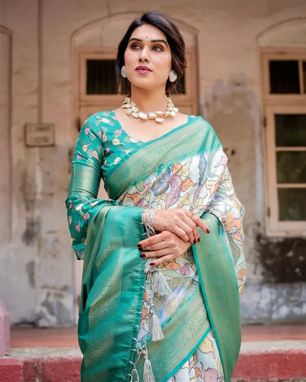 Graceful_Green_Banarasi_Silk_Saree_with_Vibrant_Motifs_and_Zari_Woven_Pallu