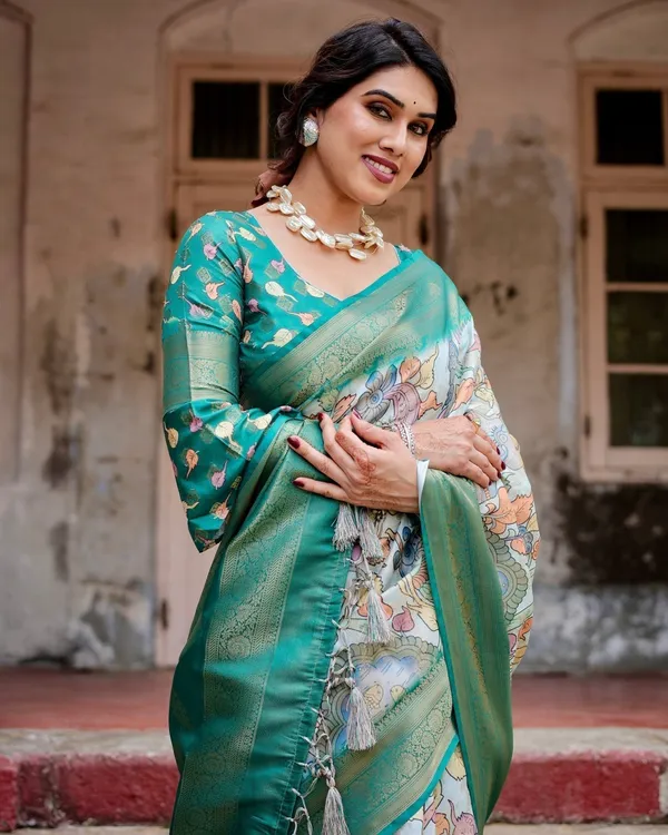 Graceful_Green_Banarasi_Silk_Saree_with_Vibrant_Motifs_and_Zari_Woven_Pallu