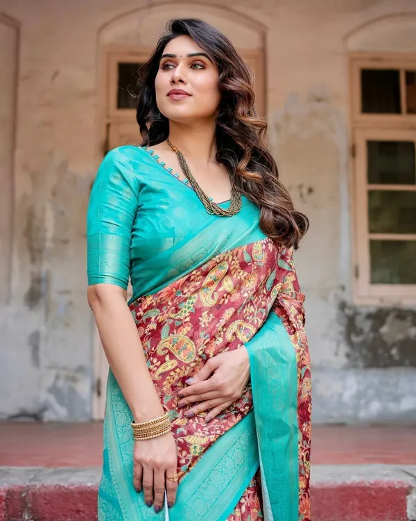 Maroon_and_Teal_Paisley_Design_Banarasi_Silk_Saree_with_Zari_Weave_and_Tassel-Embellished_Pallu