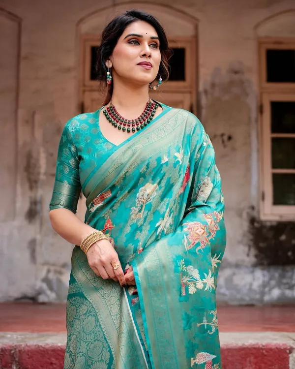 Elegant_Teal_Green_Banarasi_Silk_Saree_with_Intricate_Zari_Weaving_and_Tassels