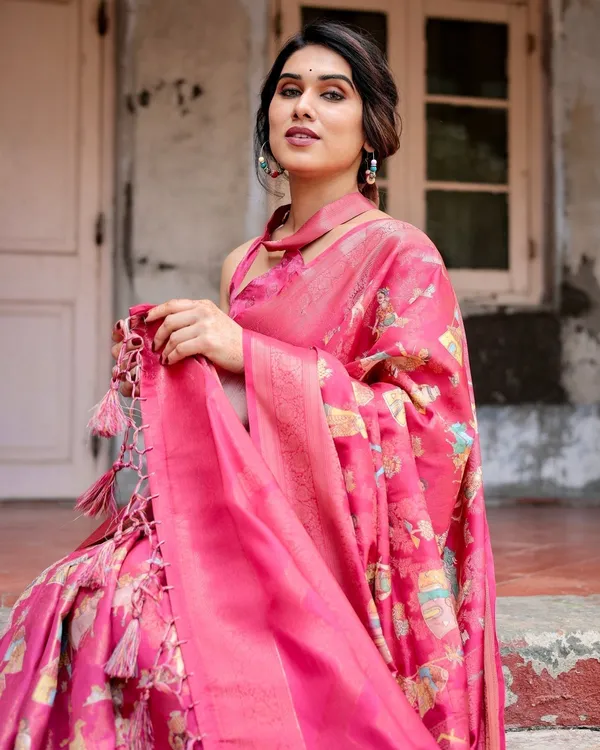 Regal_Pink_Banarasi_Silk_Saree_with_Zari_Weave_and_Intricate_Tassels
