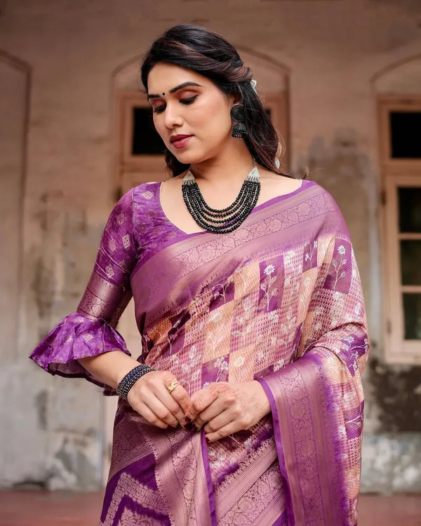Exquisite_Lavender_Banarasi_Silk_Saree_with_Zari_Weave_and_Tassels