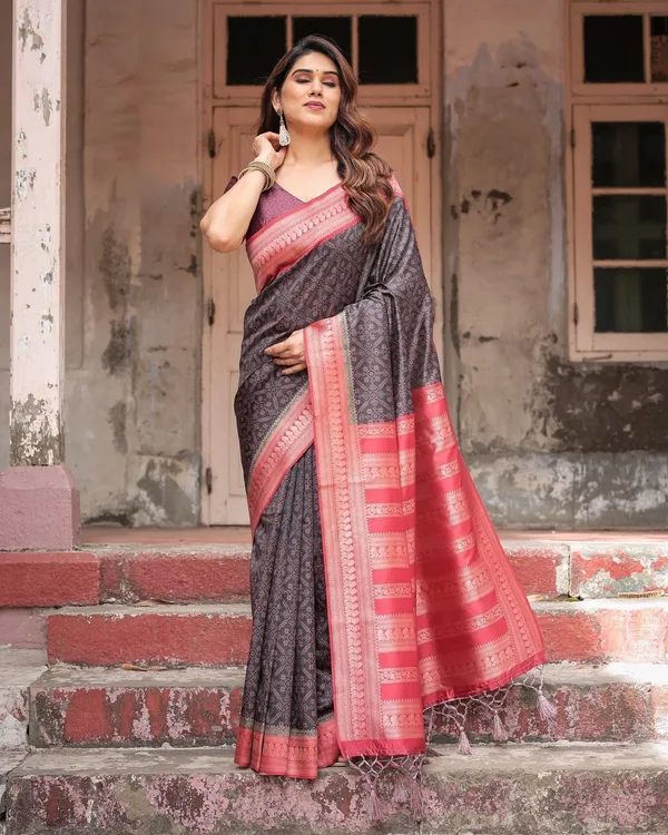Black_Banarasi_Silk_Saree_with_Intricate_Pink_Zari_Border_&_Traditional_Motifs