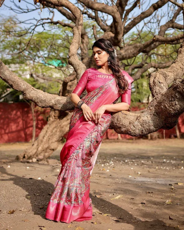 Elegant_Pink_Banarasi_Silk_Saree_with_Paisley_Design,_Zari_Weaving,_and_Tassels