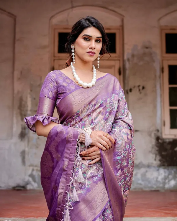 Lavender_Banarasi_Silk_Saree_with_Intricate_Zari_Weaving,_Tassel_Accents,_and_Designer_Floral_Pallu