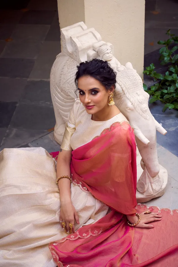 Off_White_Jacquard_Chex_Lehenga_Choli_With_Zari_Weaving_Work,_Wedding_Lehenga_Choli