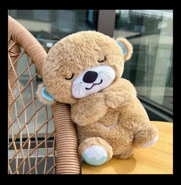 Teddy_bear_holding_a_heart,_featuring_LED_lights_with_flashing_modes_comes_in_a_display_box,_making_it_a_perfect_gift.