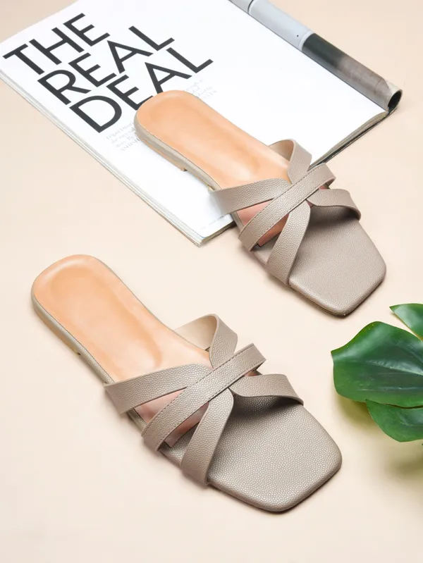 Peek_Supermodel_Lt_Bwn_Casual_Slippers