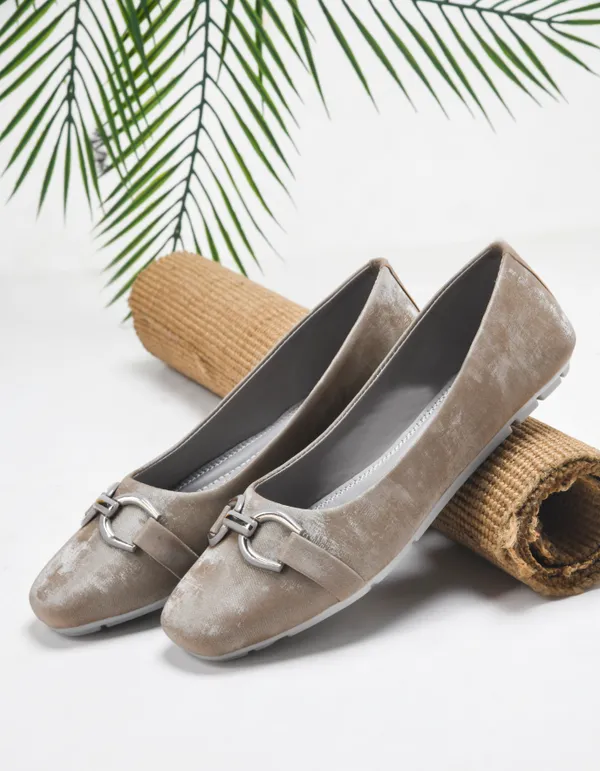 Peek_Vogue_Khaki_Casual_Women_Bellies