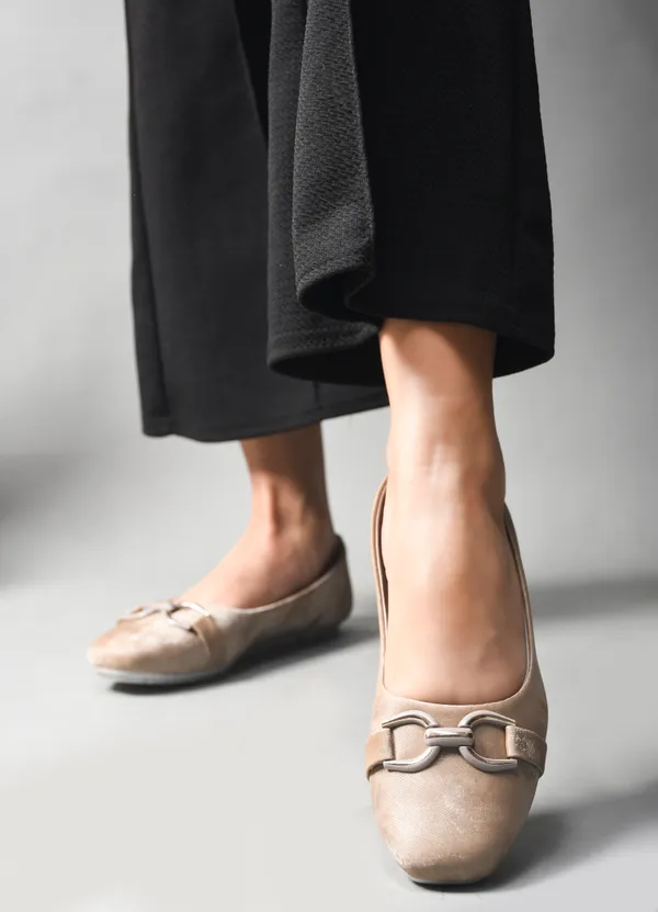 Peek_Vogue_Khaki_Casual_Women_Bellies