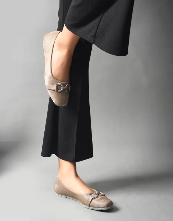 Peek_Vogue_Khaki_Casual_Women_Bellies