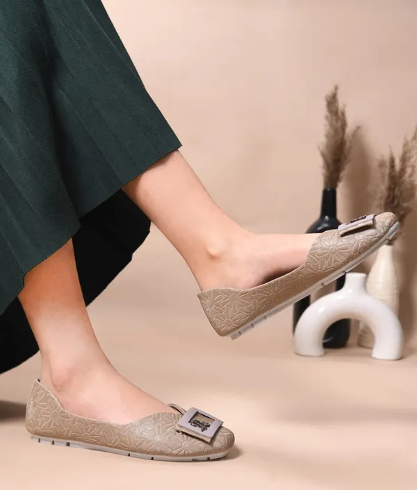 Peek_Prime_Khaki_Casual_Women_Bellies