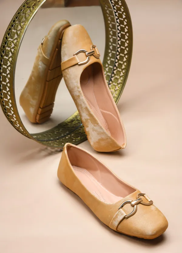 Peek_Vogue_Beige_Casual_Women_Bellies