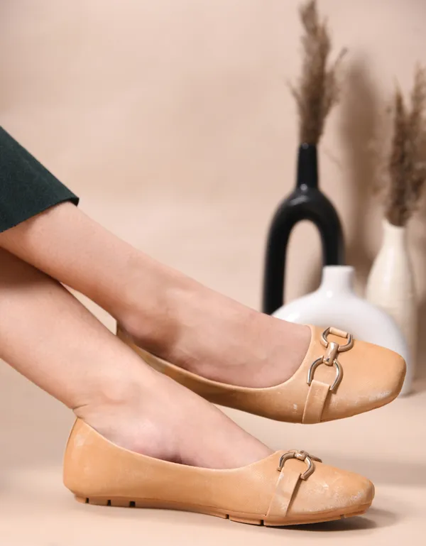 Peek_Vogue_Beige_Casual_Women_Bellies