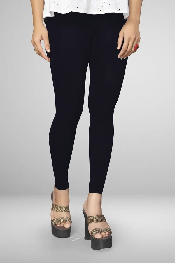 Black_Cotton_Blend_Solid_Legging_For_Women