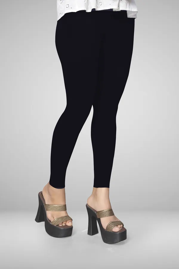 Black_Cotton_Blend_Solid_Legging_For_Women