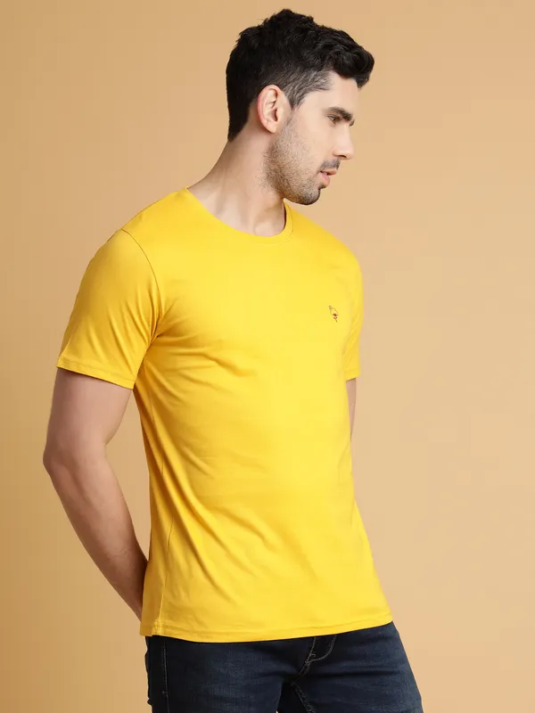 Yellow_Cotton_Blend_Solid_T-Shirt_For_Men