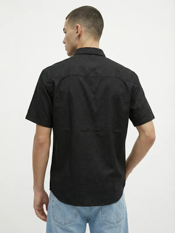 Men'S_Black_Textured_Short_Sleeve_Casual_Shirt