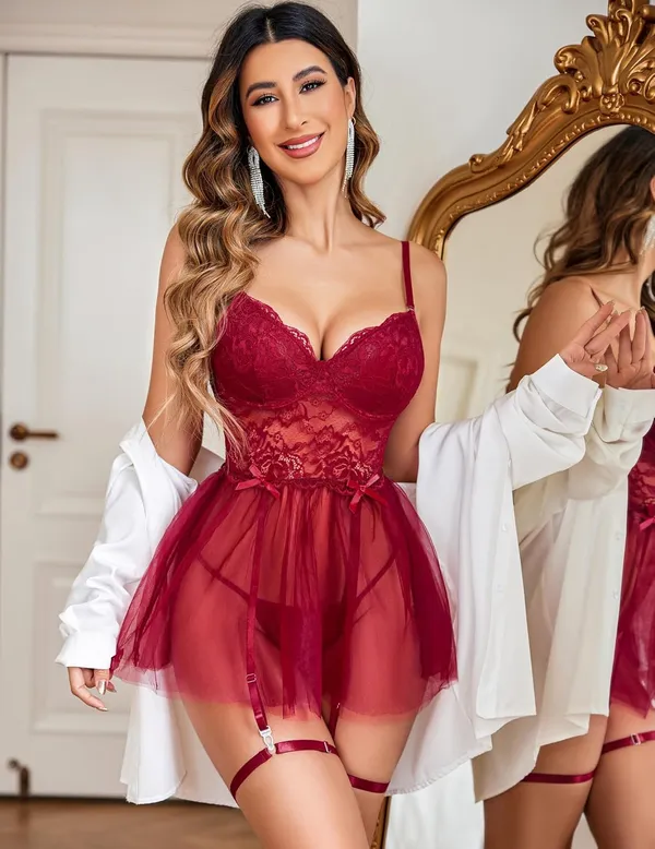 Maroon_Wirefree_Lingerie_Set_With_Garter_And_Chain_For_Women_(Pack_Of_2_Pcs)