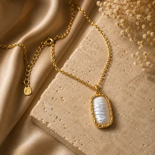 BAROQUE_PEARL_HAMMERED_PENDANT_NECKLACE
