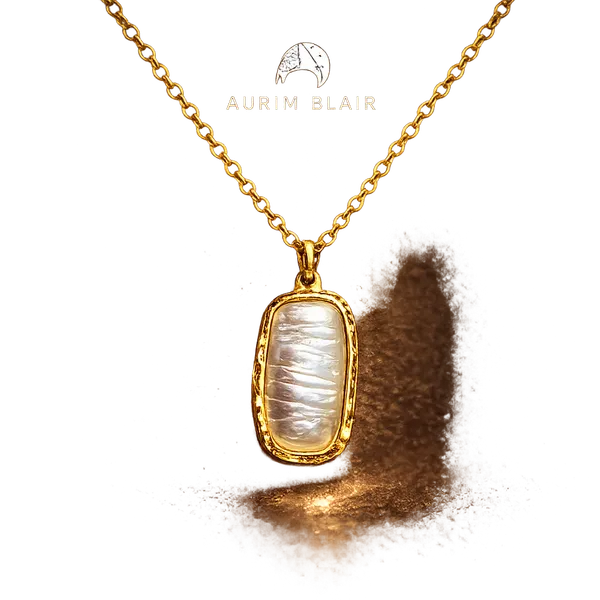 BAROQUE_PEARL_HAMMERED_PENDANT_NECKLACE