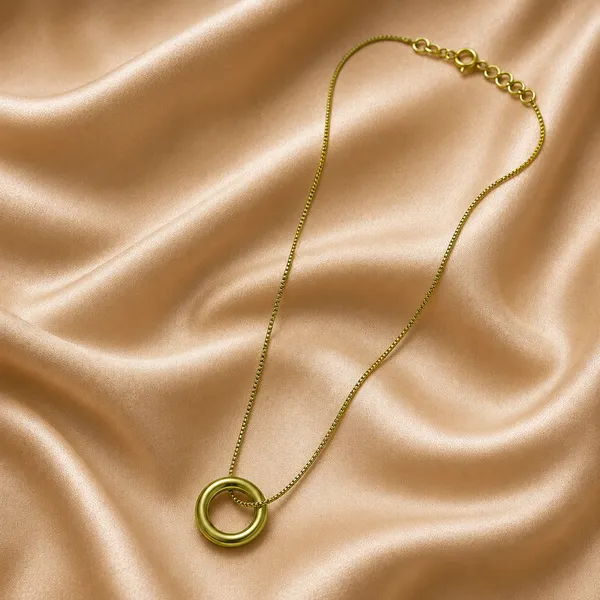 Eterna_Green_Gold_Circle_Pendant_Necklace