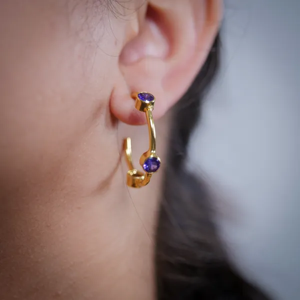 AURIM_BLAIR_EARRINGS_BRASS_GOLDEN_AND_BLUE_CRYSTALS_HOOP