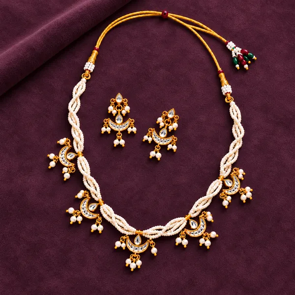 Chandrika_Pearl_Kundan_Crescent_Necklace