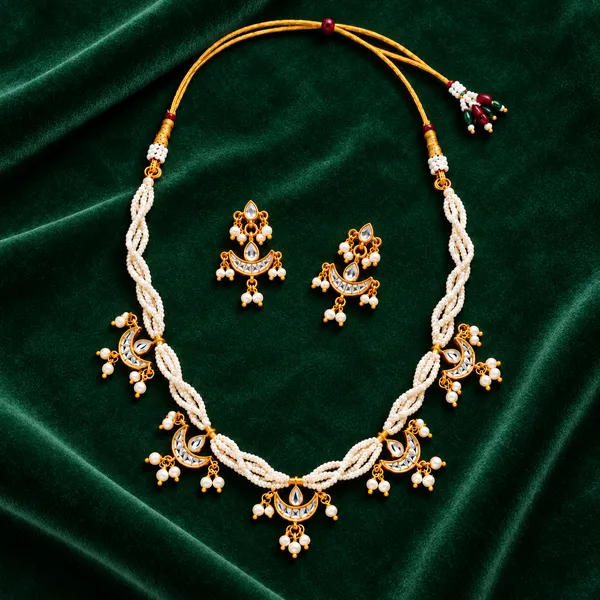 Chandrika_Pearl_Kundan_Crescent_Necklace