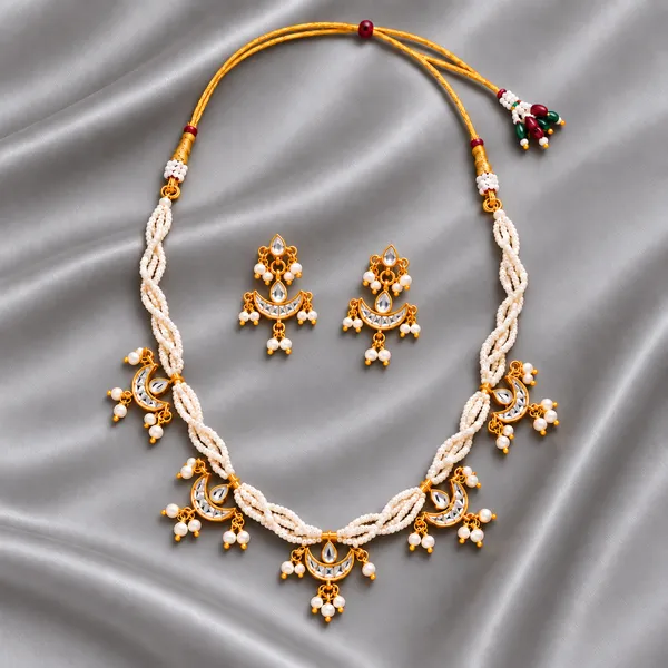 Chandrika_Pearl_Kundan_Crescent_Necklace
