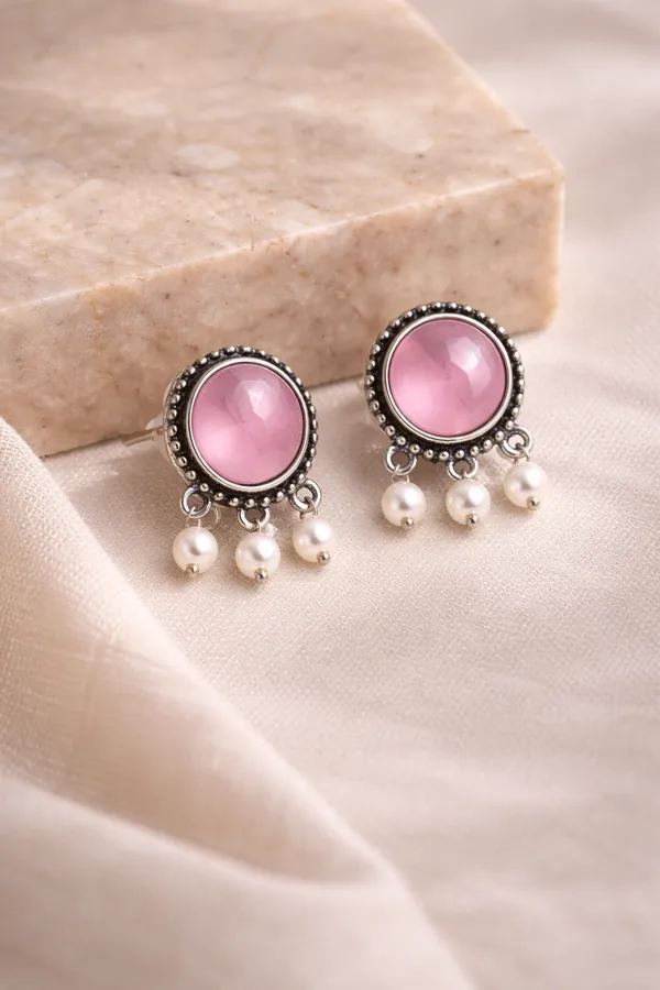 AURIM_BLAIR_STUD_EARRINGS_BRASS_CRYSTAL_WITH_PEARL_DANGERS_LIGHT_GREY