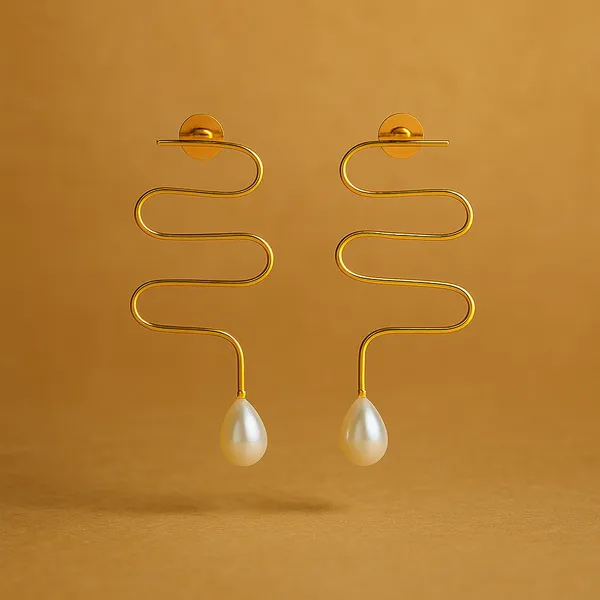 AURIM_BLAIR_EARRIND_BRASS_GOLDEN_WAVE_PATTERN_FRESHWATER_PEARLS