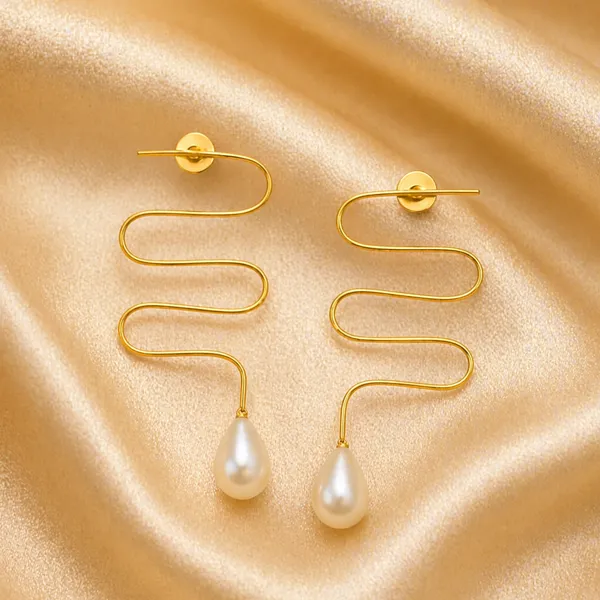 AURIM_BLAIR_EARRIND_BRASS_GOLDEN_WAVE_PATTERN_FRESHWATER_PEARLS