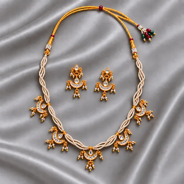 Chandrika_Pearl_Kundan_Crescent_Necklace