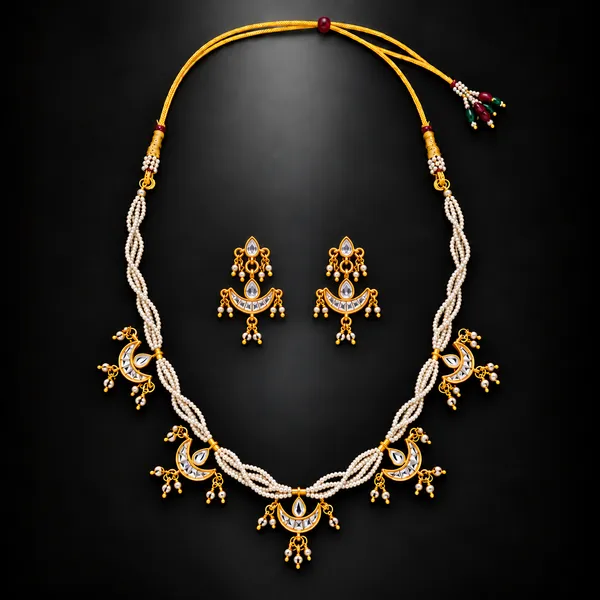 Chandrika_Pearl_Kundan_Crescent_Necklace