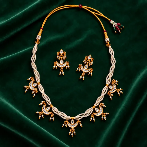 Chandrika_Pearl_Kundan_Crescent_Necklace