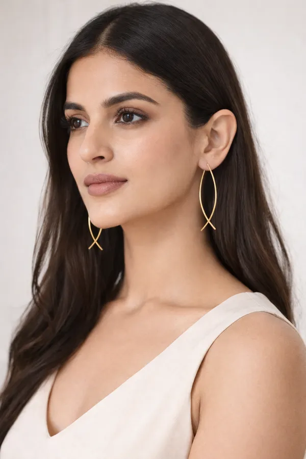 AURIM_BLAIR_STUD_WIRE_EARRINGS_BRASS_MINIMALISTIC_FISH_SHAPE