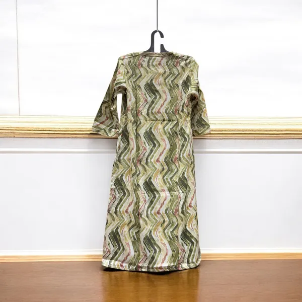 Multicolor_Cotton_Rayon_Printed_Straight_Fit_Kurti_For_Women