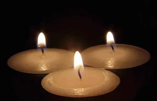 Pack_Of_10_White_Candles_Paraffin_Wax_Tealights,_Unscented